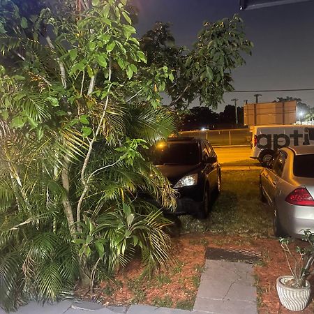 Miami Vibes "Hostel-Like" Shared Room North Miami Exterior photo