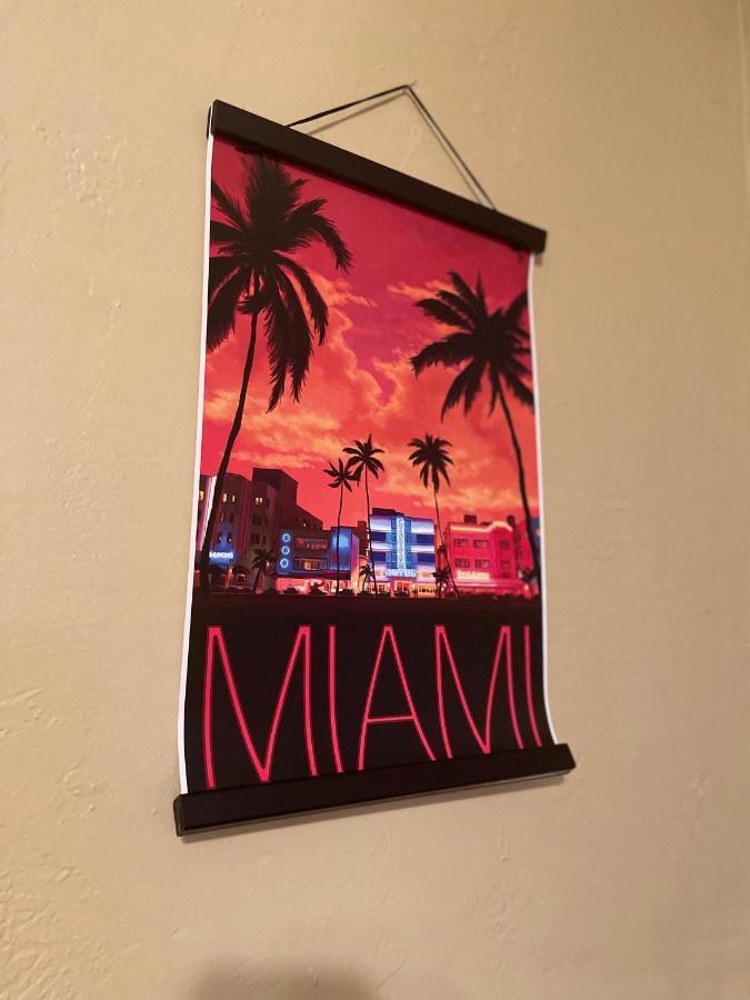 Miami Vibes "Hostel-Like" Shared Room North Miami Exterior photo