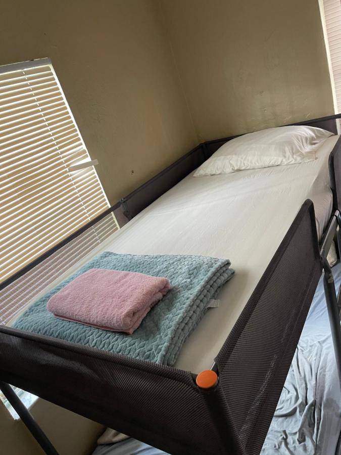 Miami Vibes "Hostel-Like" Shared Room North Miami Exterior photo