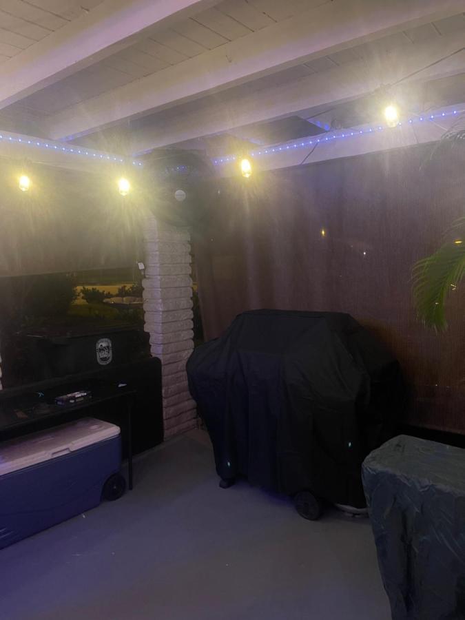 Miami Vibes "Hostel-Like" Shared Room North Miami Exterior photo