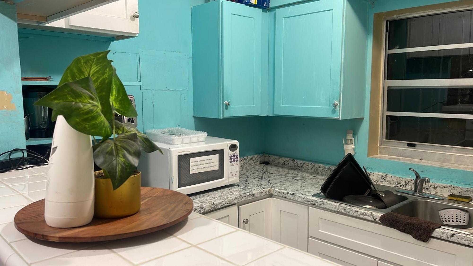Miami Vibes "Hostel-Like" Shared Room North Miami Exterior photo