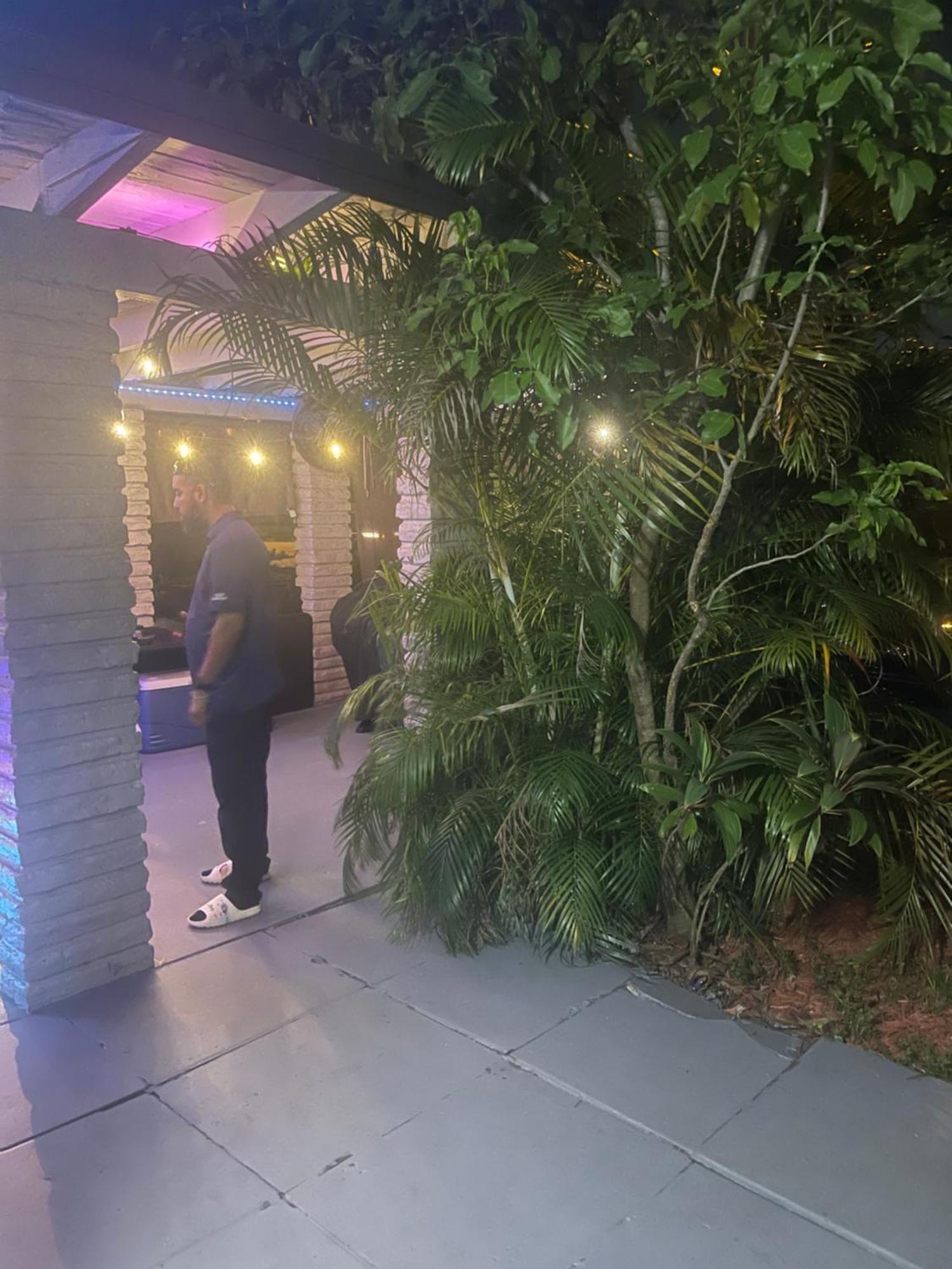 Miami Vibes "Hostel-Like" Shared Room North Miami Exterior photo