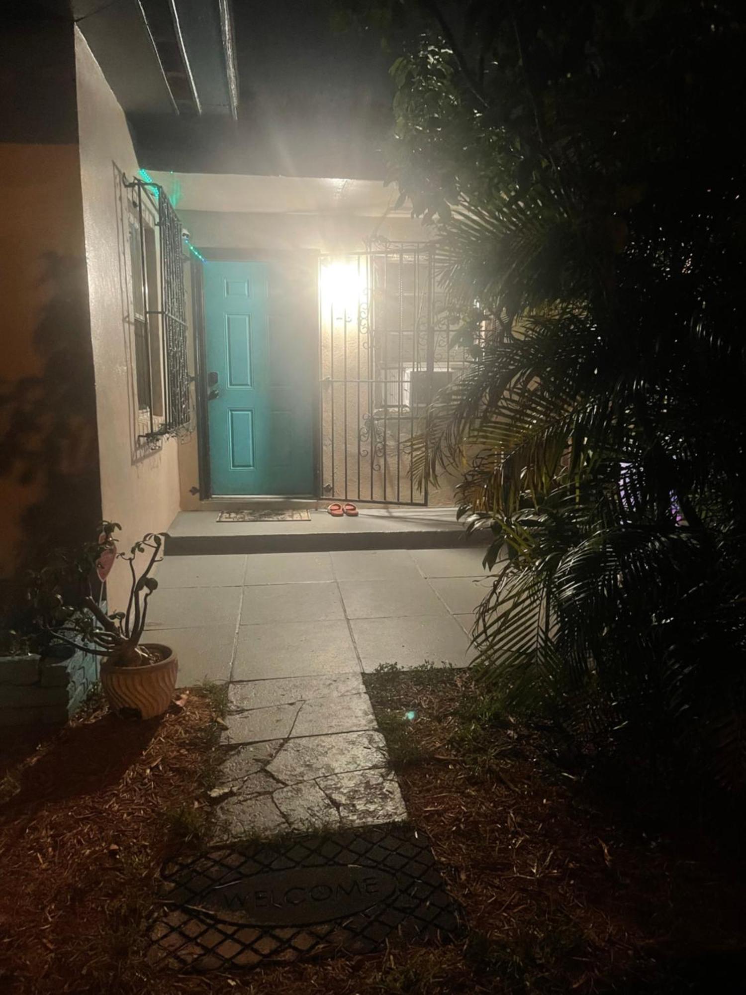 Miami Vibes "Hostel-Like" Shared Room North Miami Exterior photo