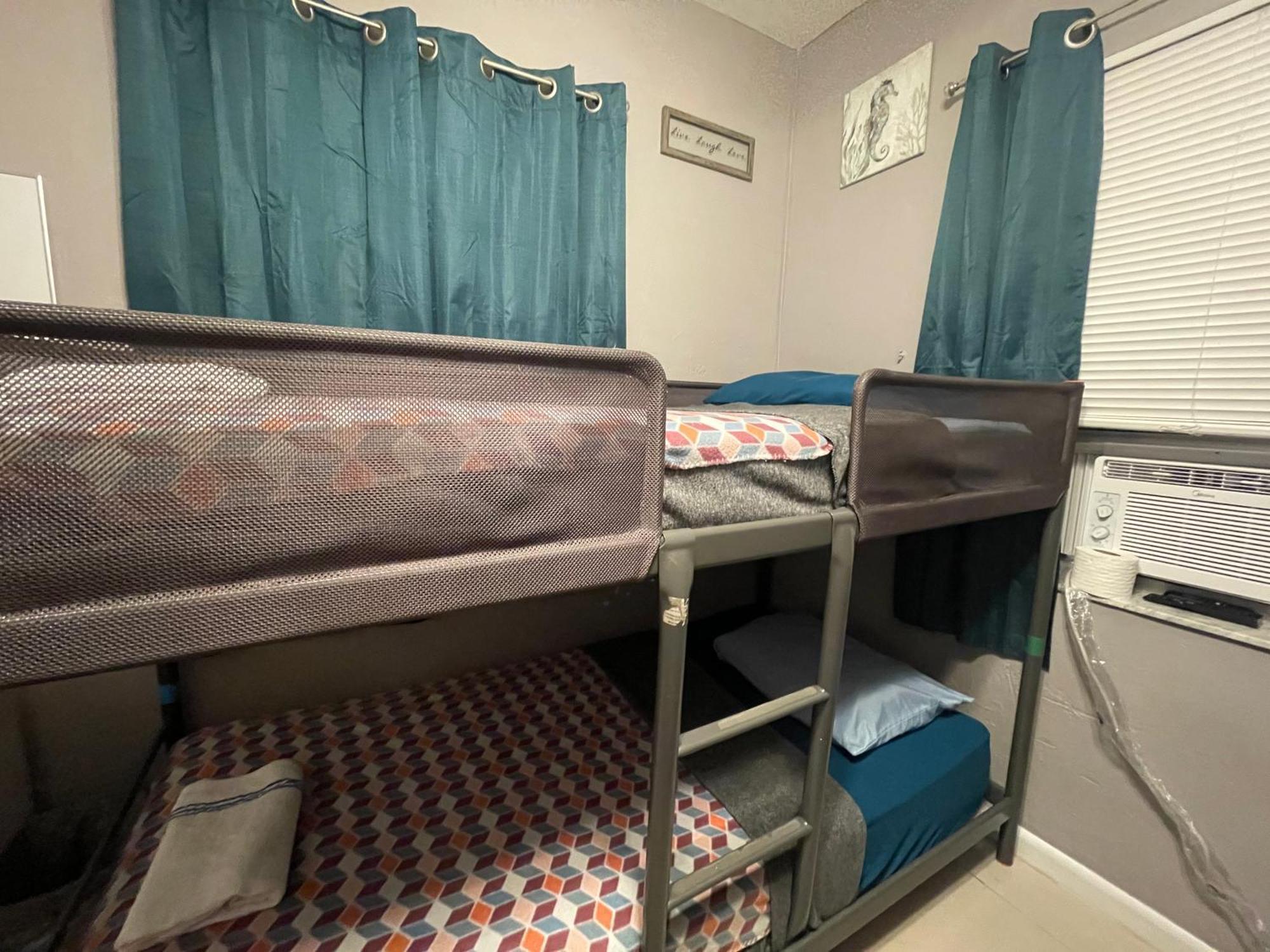 Miami Vibes "Hostel-Like" Shared Room North Miami Exterior photo